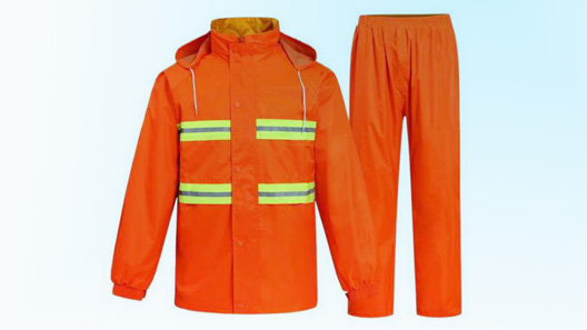 振弘帶你認(rèn)識漆黑雨夜里行走的光，反光雨衣