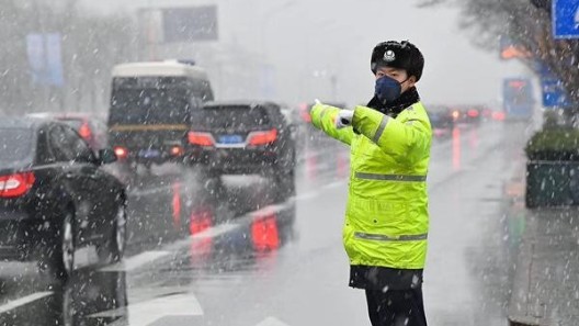 清晰標(biāo)識(shí)，專(zhuān)業(yè)保障：公安制式雨衣解析